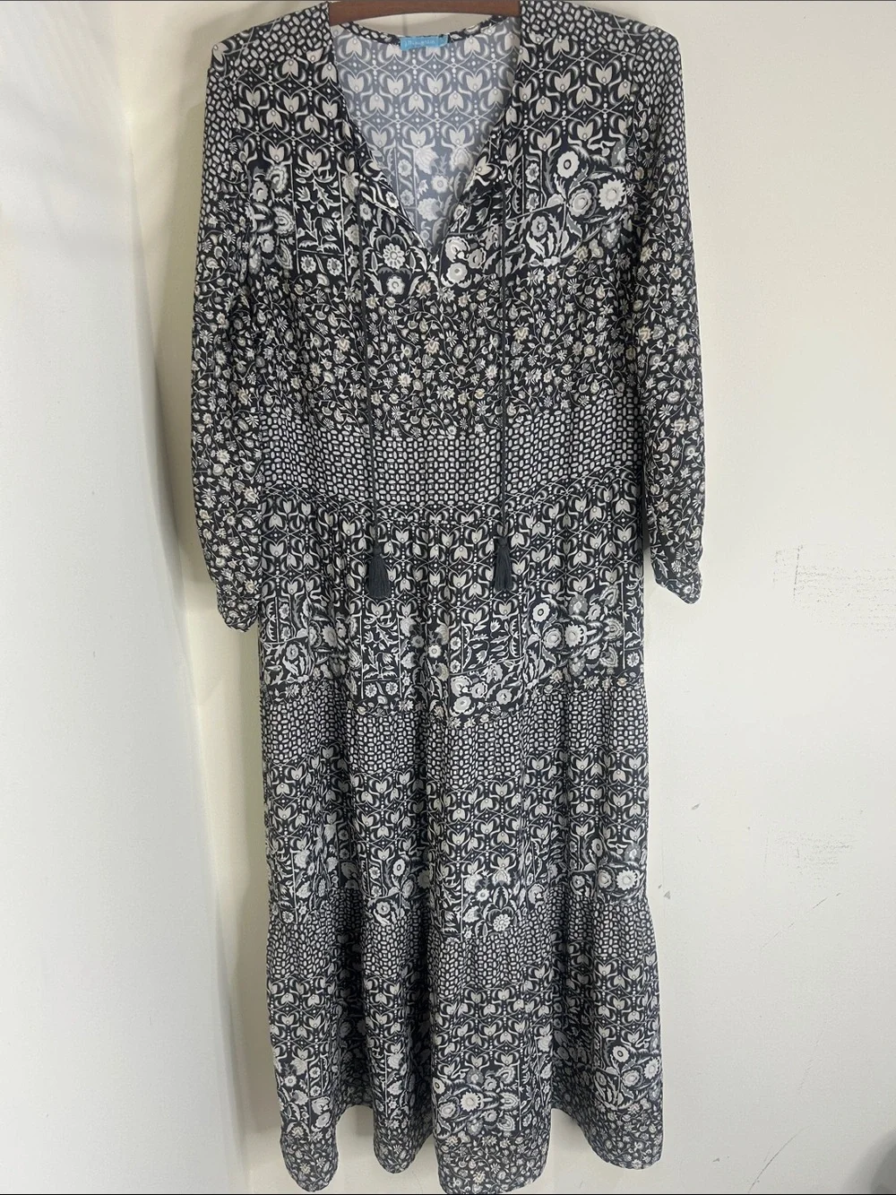 J. McLaughlin Dress Women's Medium Grey Floral Hortense Tiered Midi Resort